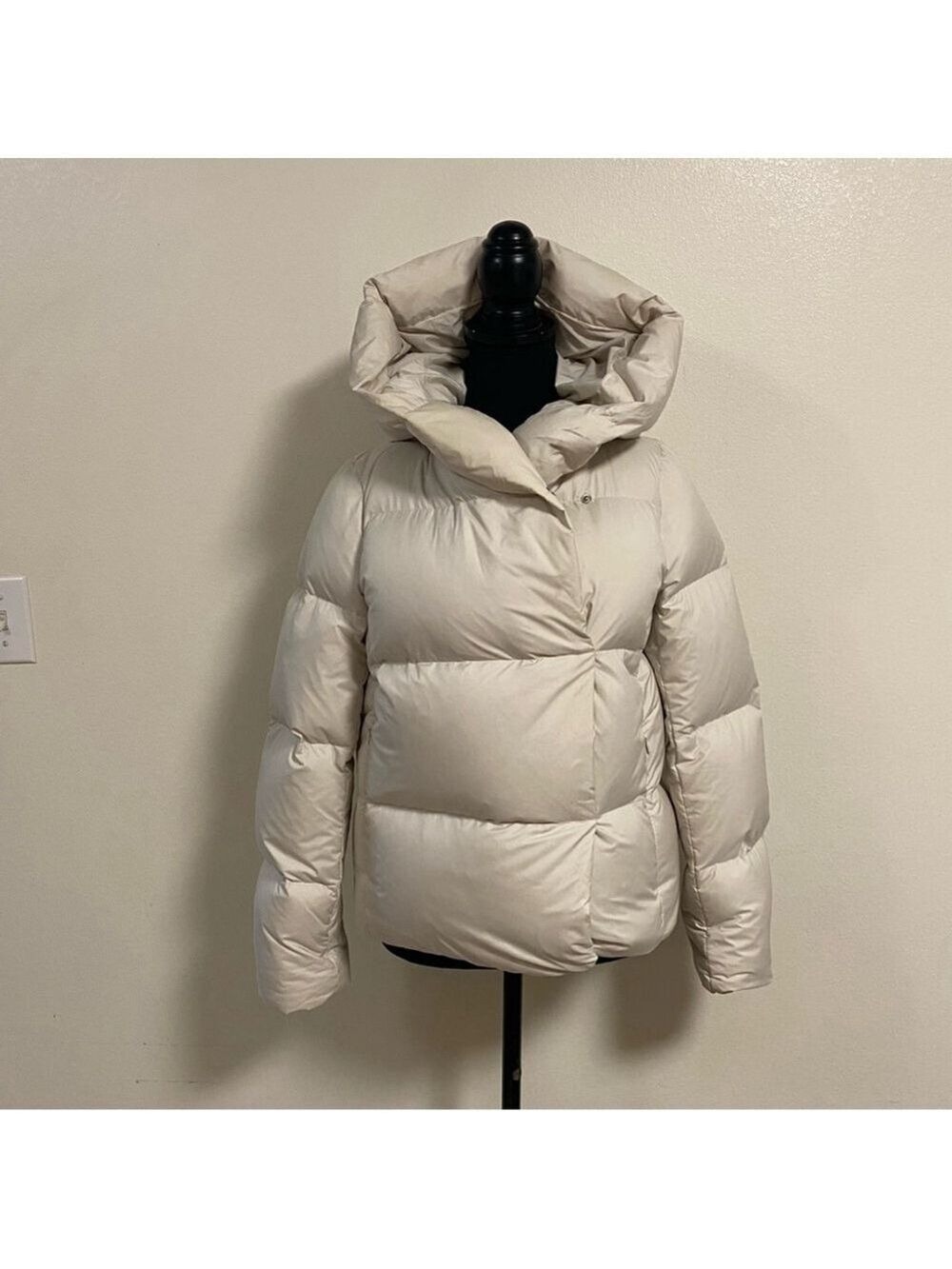 Babaton Jacket Women’s Size XS Cream The Duvet Puffer Jacket Short